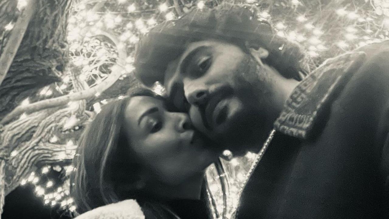 This cutesy pic of Malaika Arora kissing Arjun Kapoor is all you need to see now!